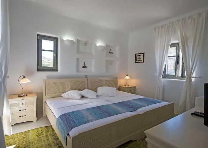 Hotel Paros By Kottas 3*